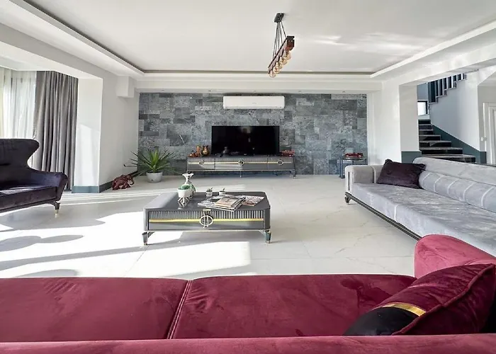 De Oezel Muestakil Havuzlu, Plaja Yakin Luex Villa