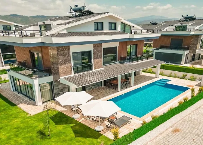 De Oezel Muestakil Havuzlu, Plaja Yakin Luex Villa *