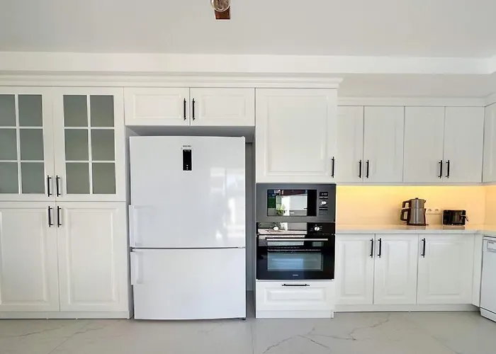 Villa De Oezel Muestakil Havuzlu, Plaja Yakin Luex *