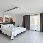 Vilă De Oezel Muestakil Havuzlu, Plaja Yakin Luex Fethiye