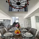 De Oezel Muestakil Havuzlu, Plaja Yakin Luex Villa